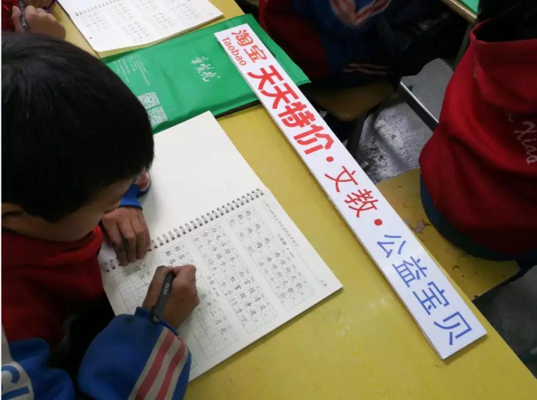 最新广场舞洁白的哈达，时代旋律与文化传承的舞动之美